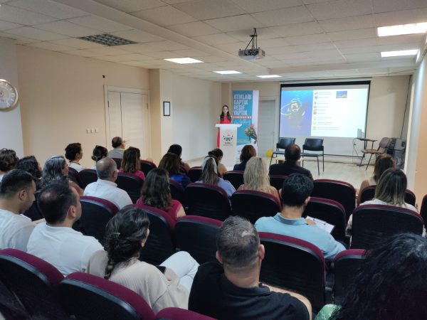Midye kabuğundan umuda dalış: Çiğli’de “Atıkları Kaptık, Resif Yaptık” semineri gerçekleşti
