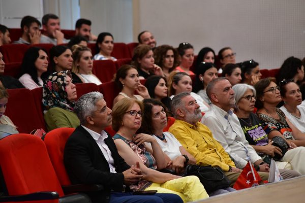 Çiğli Belediyesi’nden Bağımlılıkla Mücadele Semineri
