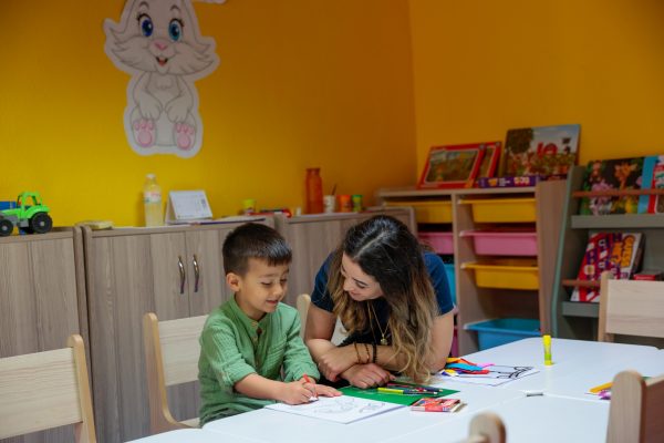 Annelere kolaylık, çocuklara oyun