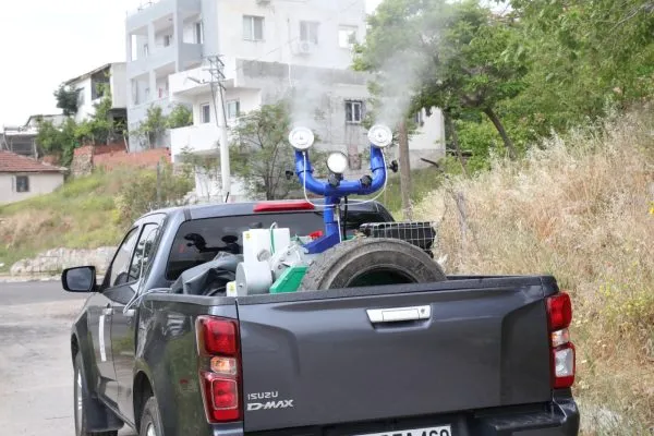 Bayraklı’da haşereyle mücadele sürüyor