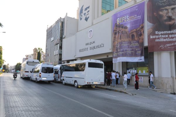 EFES SELÇUK BELEDİYESİ’NDEN SINAV GÜNÜ ULAŞIM DESTEĞİ
