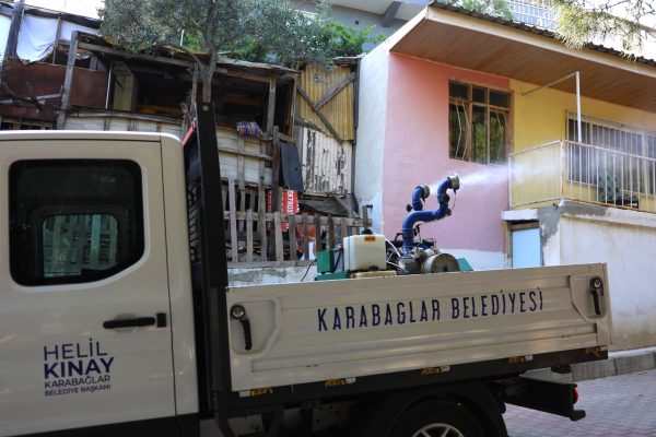 Karabağlar’da Haşerelere Karşı İlaçlama Seferberliği 