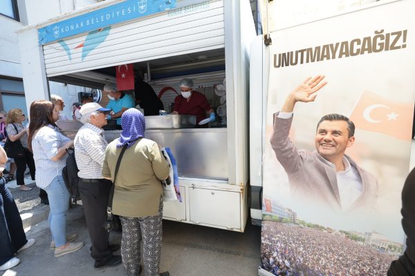 Konak’tan Ferdi Zeyrek anısına yemek ikramı