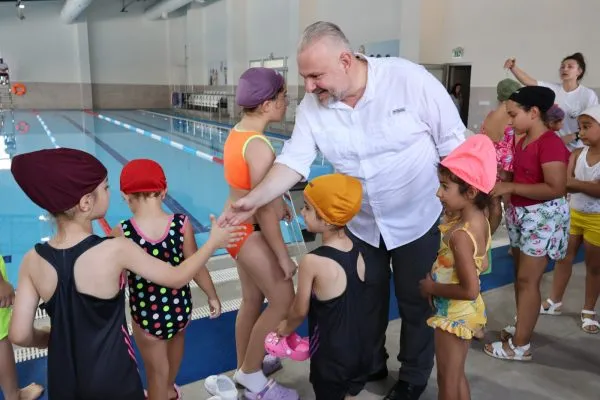 Menemen’imizde çocuklarımız kanalda değil, havuzda yüzecek!Menemen’de ücretsiz yüzme kursu kayıtları başladı