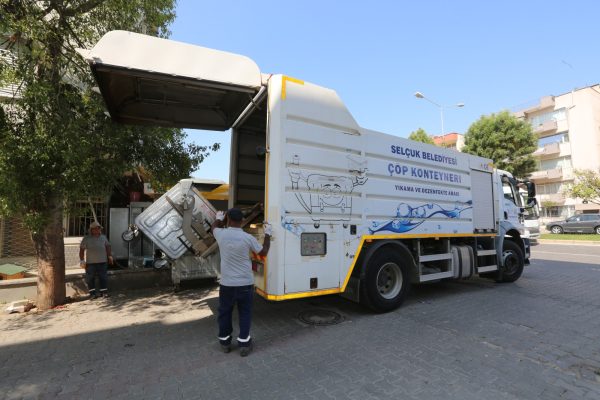 Efes Selçuk Belediyesi Temizlik Emekçilerinden Bayram Tatili Ardından Yoğun Mesai