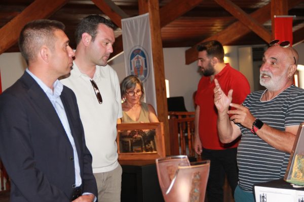 Seferihisarlı sanatçılardan Efes Selçuk’ta ‘’Cam’da Antik Ege’’ sergisi