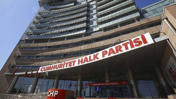 CHP Kurultayı’nın iptali istemiyle açılan dava ertelendi