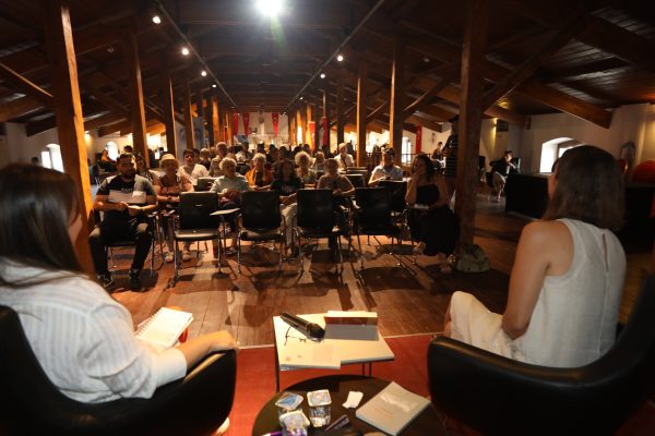 Ece Apaydın, İlk Romanı “Uzak Doğa” ile Kent Belleği’nde Okurlarıyla Buluştu