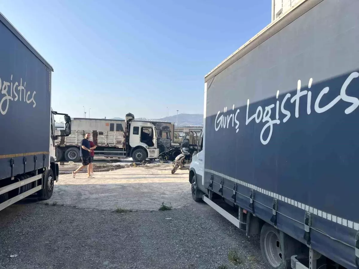İzmir’de Tarihi Fabrikada Yangın Paniği!