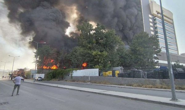 Halkapınar’da Fabrika Yangını Hastaneyi Tahliye Ettirdi