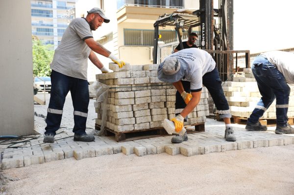 Yollar yenileniyor, Karşıyaka güzelleşiyor