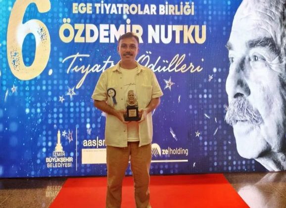 Karşıyaka Belediye Tiyatrosu’nda ödül gururu!