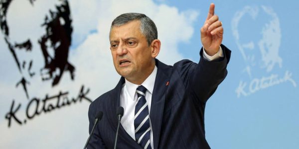 CHP Lideri Özgür Özel: “Fezlekelere takılmayın, dokunulmazlıkları istedikleri gibi kaldırabilirler”