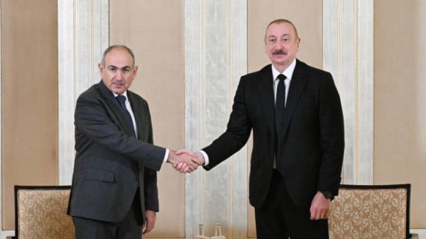 Aliyev ve Paşinyan, Abu Dabi’de bir araya geldi