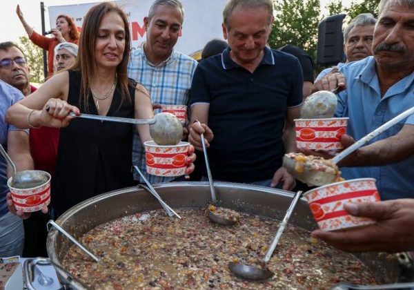 Karşıyaka’da geleneksel aşure buluşması
