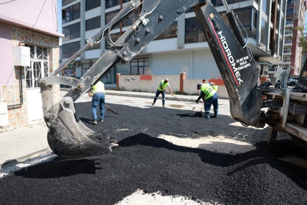 Bayraklı’da asfaltlama seferberliği24 mahallede çalışmalar başladı