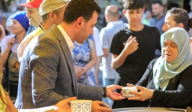 Bayraklı’da aşure bereketi