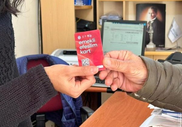 BAŞKAN SENGEL; “EMEKLİMİZİN YANINDAYIZ, DAYANIŞMAYLA GÜÇLENİYORUZ”