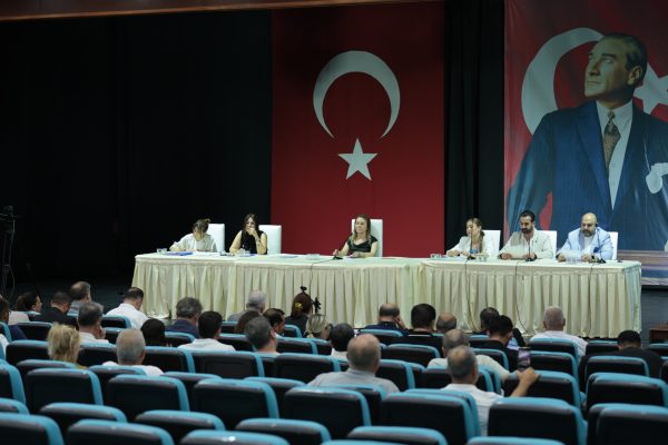 Konak Meclisi’nde iki yeni çöp kamyonu müjdesi geldi