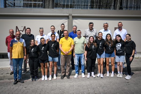 Bornova’nın sultanları set vermeden zirvede
