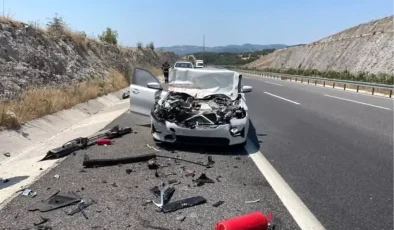 Balıkesir’de Otoyolda Çift Taraflı Kaza! 2 Yaralı