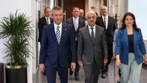 DEM Parti heyeti CHP lideri Özel’le görüşüyor