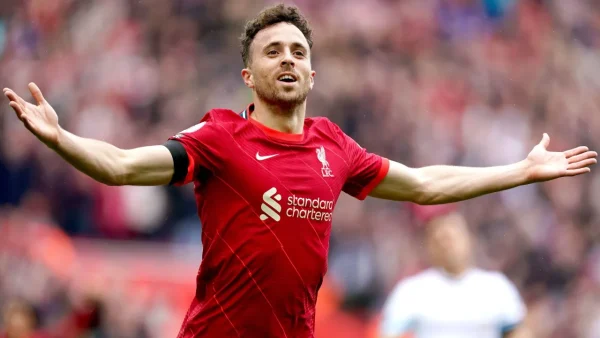 Liverpool’un yıldız futbolcusu Diogo Jota trafik kazasında yaşamını yitirdi