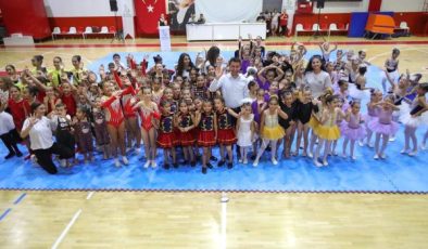 Bayraklılı kursiyerlerden yıl sonu gösterisi