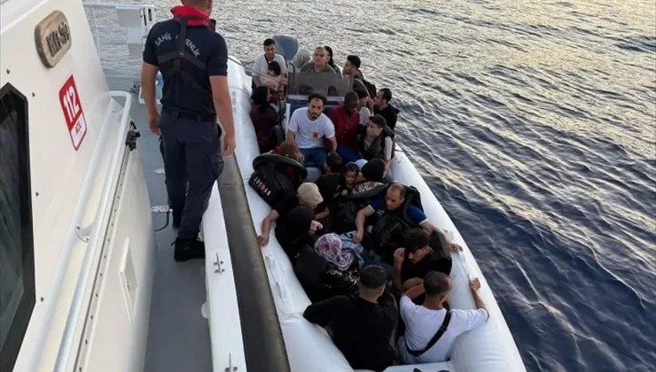 İzmir’de 33 göçmen kurtarıldı, 31’i yakalandı!