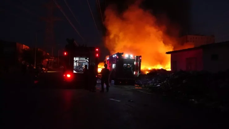 Bornova’da Çöp Yangını: Alevler Uzaklardan Görüldü!