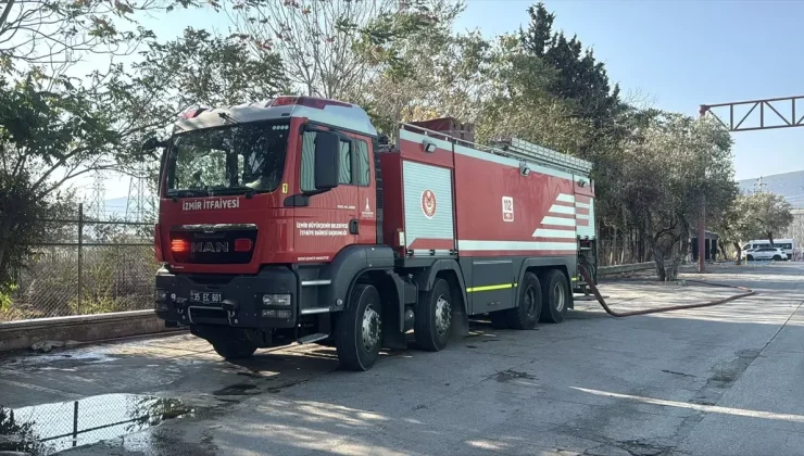 Bornova’da Otluk Alanda Yangın: Araç Hasar Gördü!