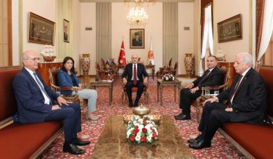 Komisyon için ilk adım: Kurtulmuş, Meclis Başkanvekilleri ile bir araya geldi