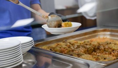 Buca’da “Askıda Yemek” uygulaması binlerce vatandaşa destek oldu