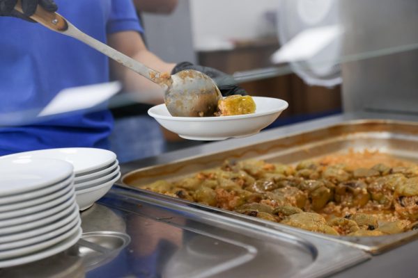 Buca’da “Askıda Yemek” uygulaması binlerce vatandaşa destek oldu