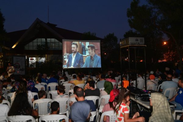 Bornova’da Yaz Akşamlarına Sinema Büyüsü