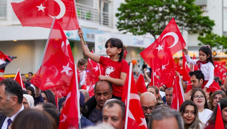 Gaziemir’de 30 Ağustos Zafer Bayramı halk dansları gösterisi ve konserle kutlanacak