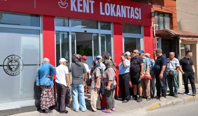 Bir ekmek 15 lira, Buca’da 4 çeşit yemek 50 lira