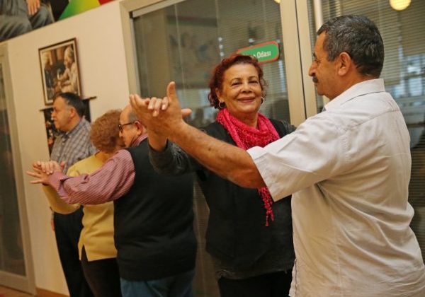 Karşıyaka Belediyesi’nden ücretsiz salon dansları kursu