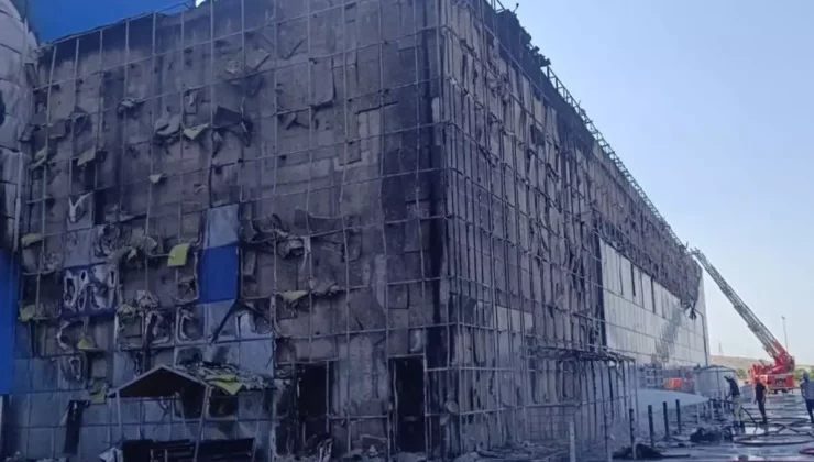 İzmir’de Fabrika Yangını: Panik Ve Kaos!