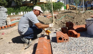 Bayraklı’da parklar yenileniyor