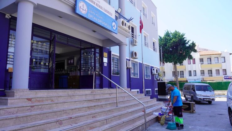 Çeşme Belediyesi’nden Yeni Eğitim-Öğretim Yılı Öncesi Büyük Temizlik