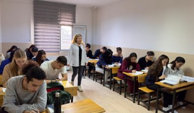 Çiğli Belediyesi’nden mezun öğrencilere YKS hazırlık desteği