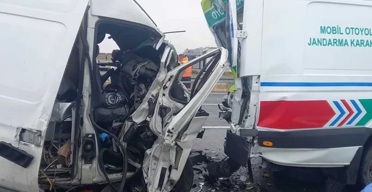 Aksaray’da trafik kazası: 2’si asker 3 kişi hayatını kaybetti