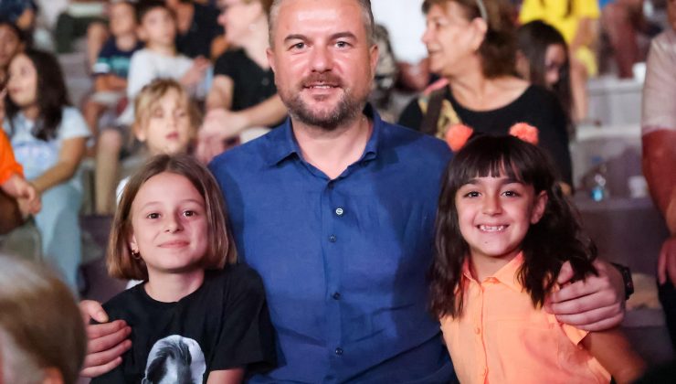 Bucalı çocuklar Başkan Görkem Dumanla film izledi