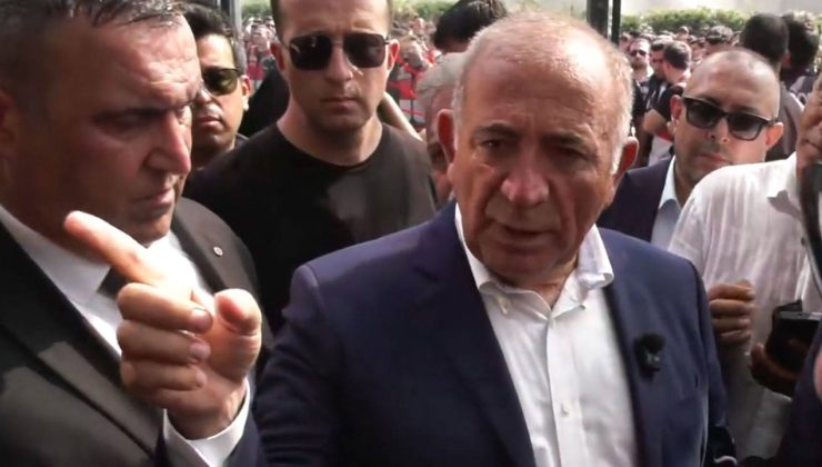 Kayyum Gürsel Tekin, polis korumasında CHP İstanbul İl Binası’na girdi