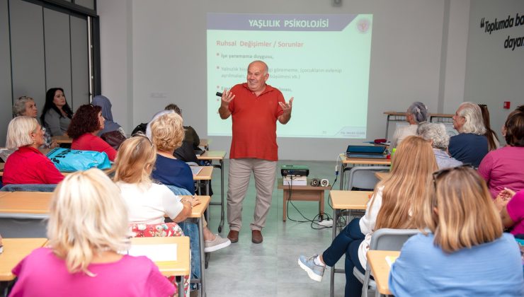Karşıyaka’nın 3. Yaş Üniversitesi’nde ders zili çaldı!