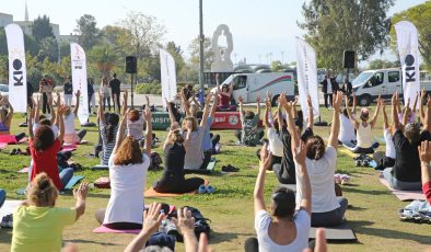 Karşıyaka’da yaza ‘yoga’ ile veda