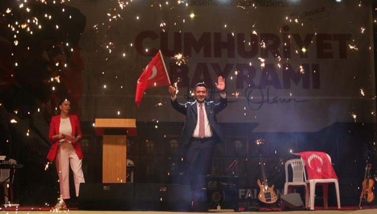 Bayraklı’da Cumhuriyet Bayramı Coşkusu