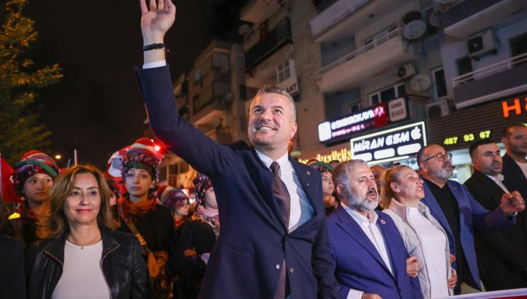 Buca’da 102. yıla yakışır kutlama