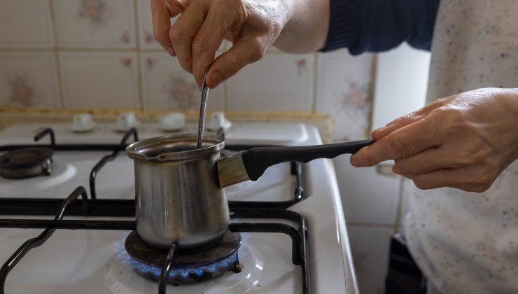 Ulubatlı’da ilk doğal gaz ateşi yandı